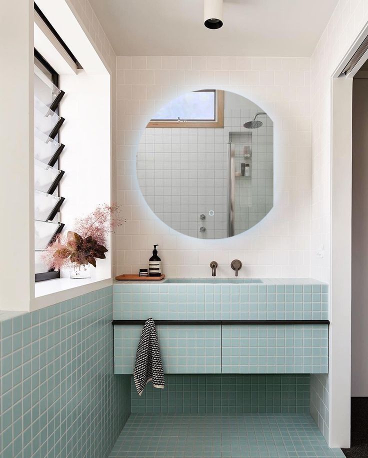 Зеркало для ванной Eclipse 90*80 круглое с правым срезом с холодной LED-подсветкой
