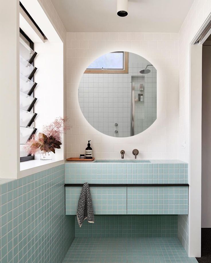 Зеркало для ванной Eclipse 90*80 круглое с правым срезом с нейтральной LED-подсветкой