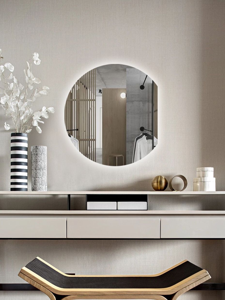 Зеркало для ванной Eclipse 70*60 круглое с правым срезом с нейтральной LED-подсветкой