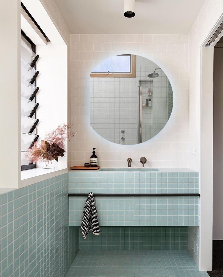 Зеркало для ванной Eclipse 90*80 круглое с левым срезом с холодной LED-подсветкой