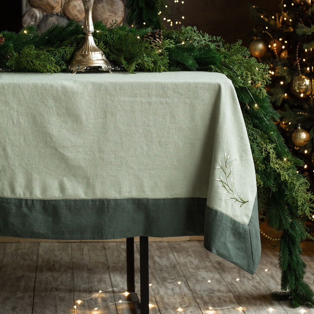 

Скатерть столовая BELLEHOME с вышивкой lin;cotton Запах Рождества, 150х240