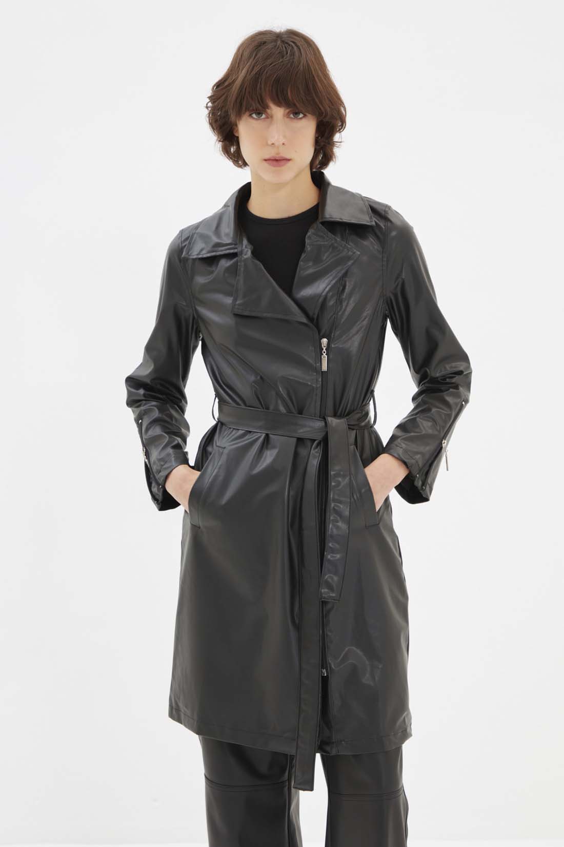 

Плащ женский Trendyol TWOAW22MO0567 черный 36 EU, TWOAW22MO0567