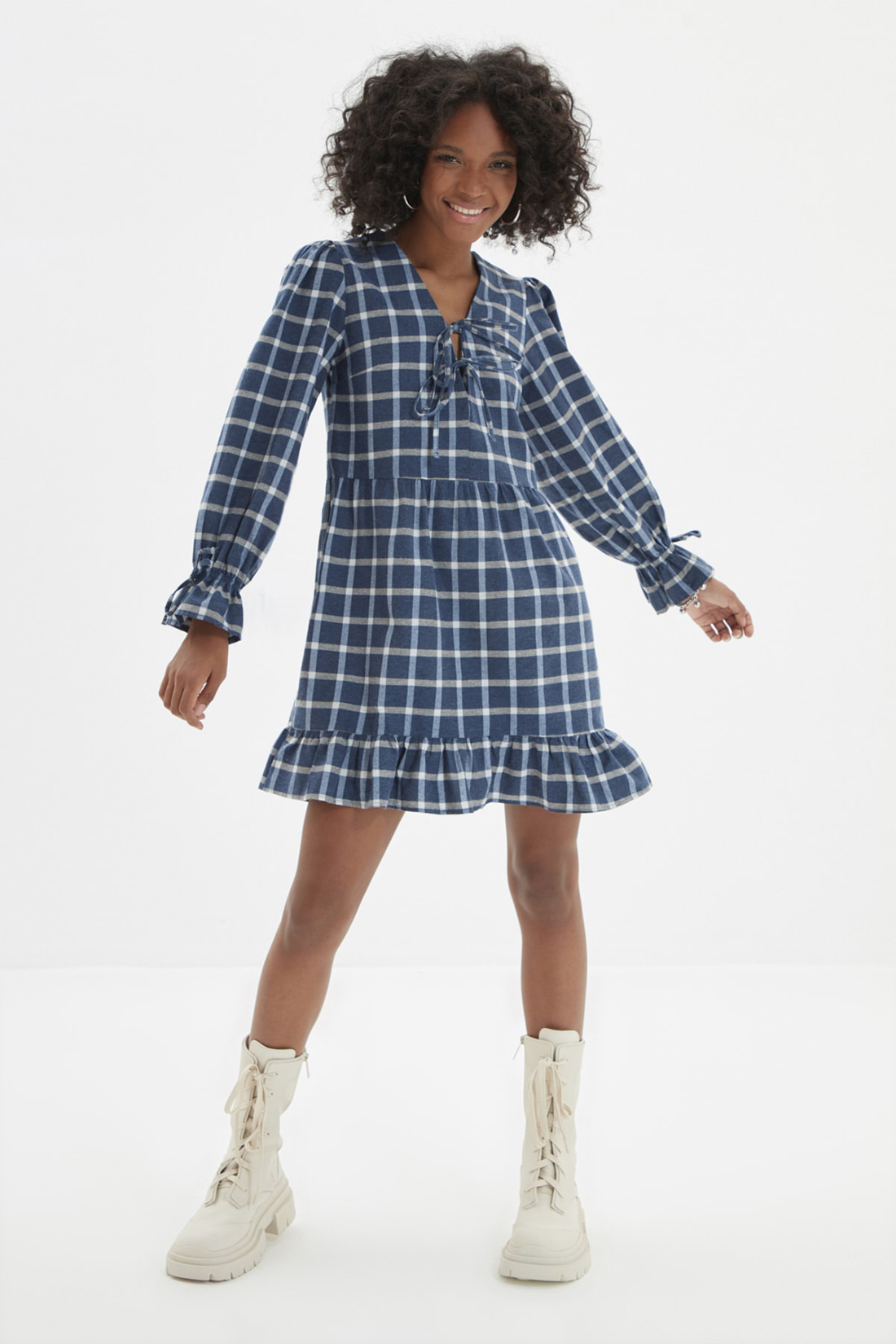 

Платье женское trendyol TWOAW22EL0705 синее 40 EU, TWOAW22EL0705