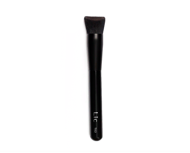 фото Кисть lic makeup artist brush t02 для тона и коррекции 3d 1 шт