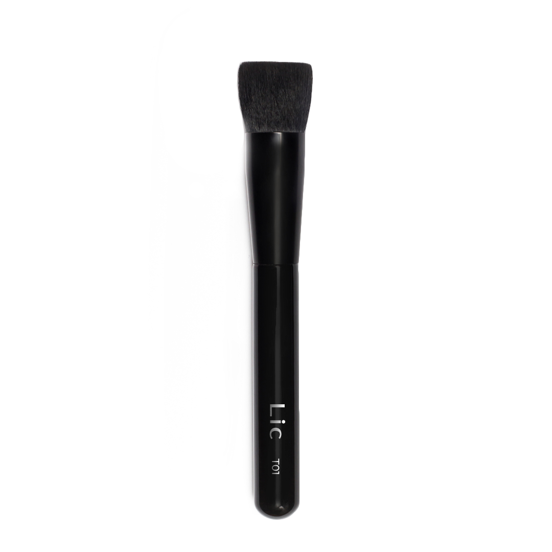 Кисть Lic Makeup Artist Brush T01 для нанесения тона 1 шт