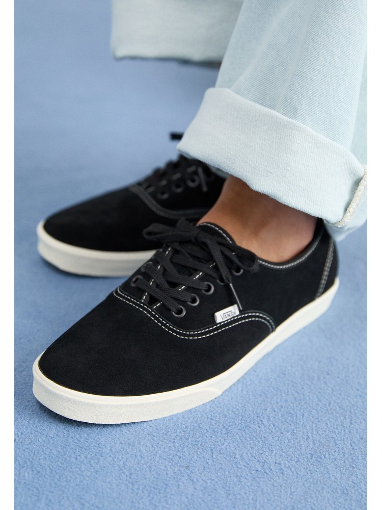 

Кеды унисекс Vans VA215O0DL черные 44 EU, Черный, VA215O0DL