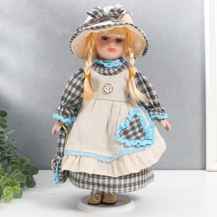 фото Кукла коллекционная керамика "лена в голубом платье и шляпке в клетку" 30 см nobrand