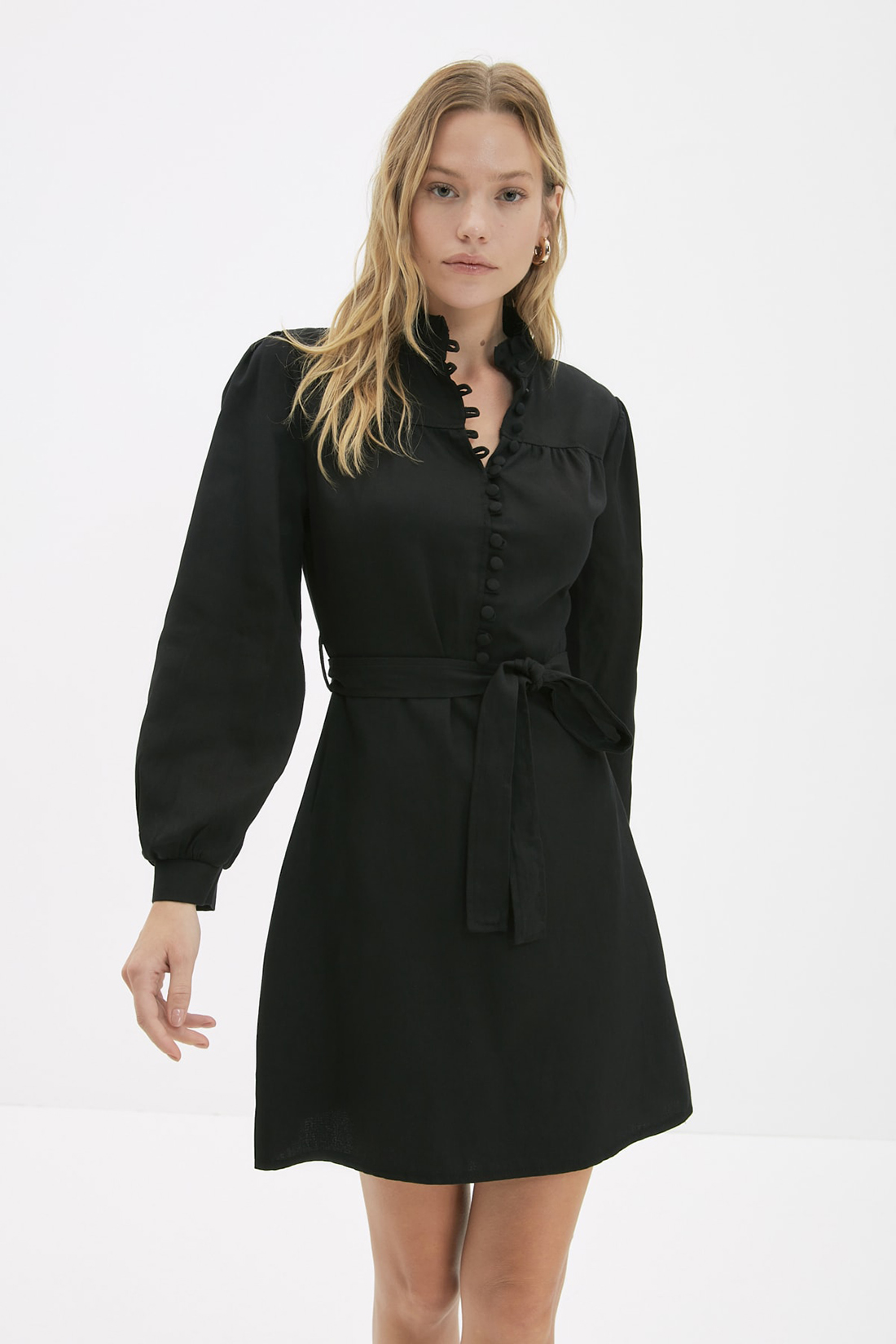 

Платье женское trendyol TWOAW22EL1346 черное 40 EU, TWOAW22EL1346
