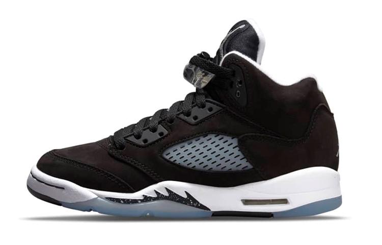 

Кеды унисекс Jordan Air Jordan 5 Retro Moonlight TPU GS 2021 черные 40 EU, Черный, Air Jordan 5 Retro Moonlight TPU GS 2021