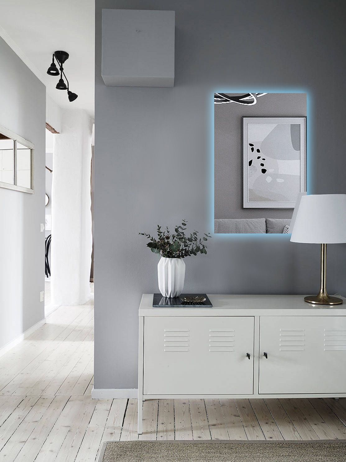Зеркало для ванной Qwerty 70*50 вертикальное с холодной LED-подсветкой декор с подсветкой