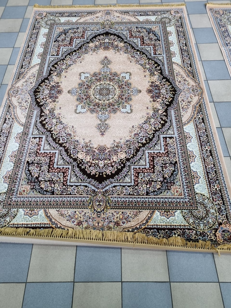 

Ковер ARAVIA 6805 BEIGE
