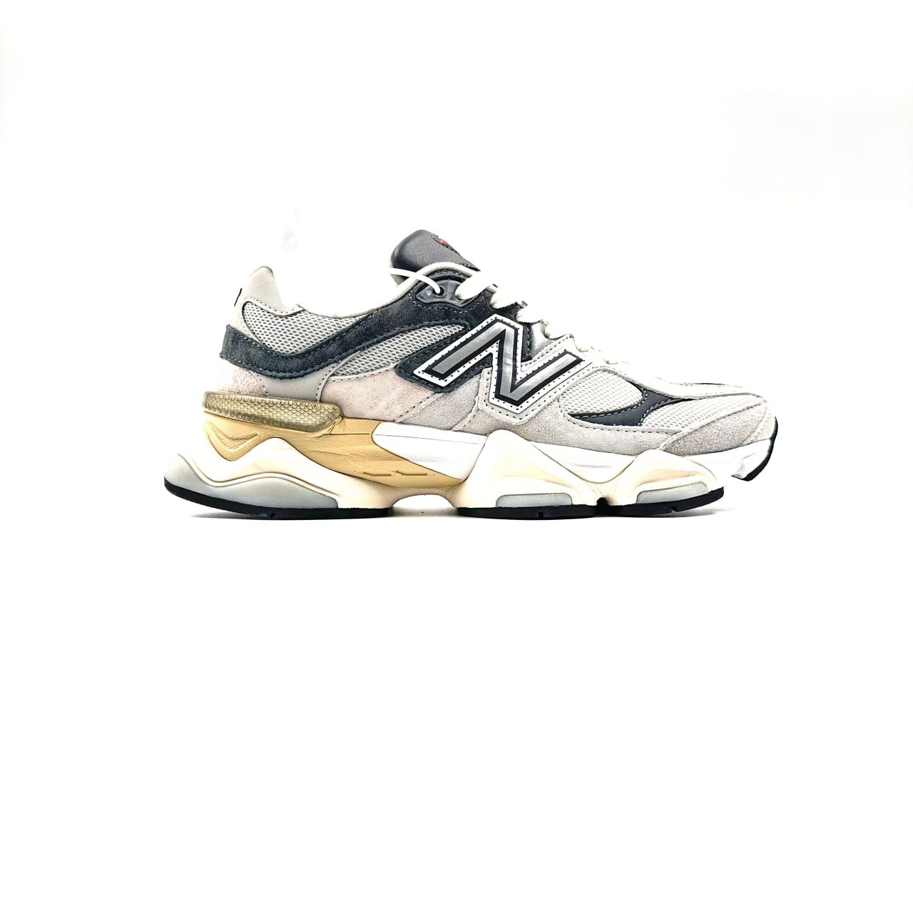 

Спортивные кроссовки унисекс New Balance 9060 серые 44 EU, Серый, 9060