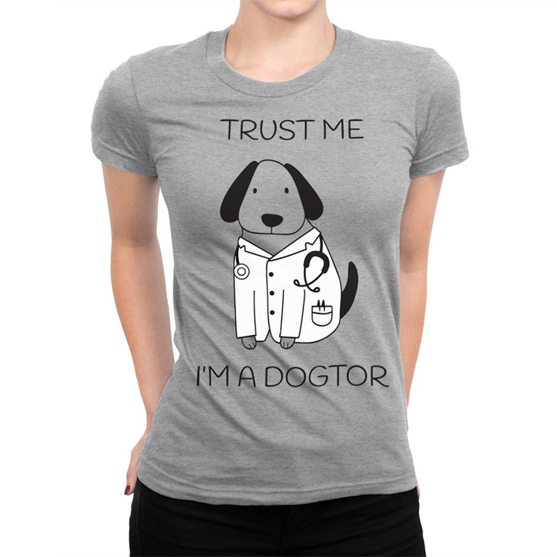 

Футболка женская Dream Shirts Пес Доктор - Trust Me I'm A Dogtor серая 3XL, "Пес Доктор - Trust Me I'm A Dogtor"