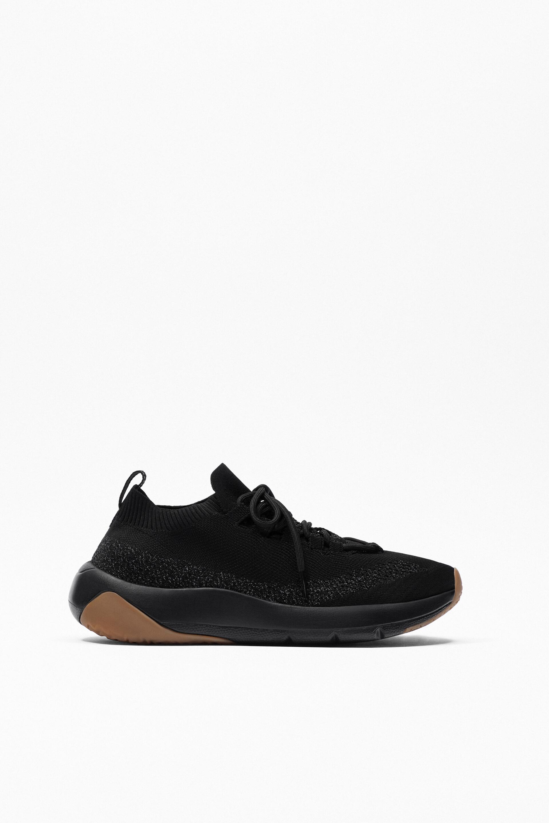 

Кроссовки мужские ZARA 177665 черные 42 RU (доставка из-за рубежа), 177665