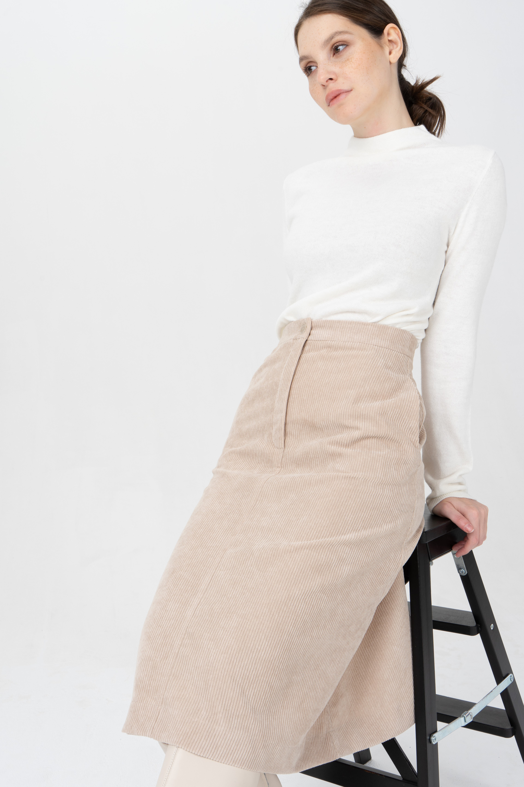 

Юбка женская Ennergiia AW23-V08 бежевая 48 RU, AW23-V08
