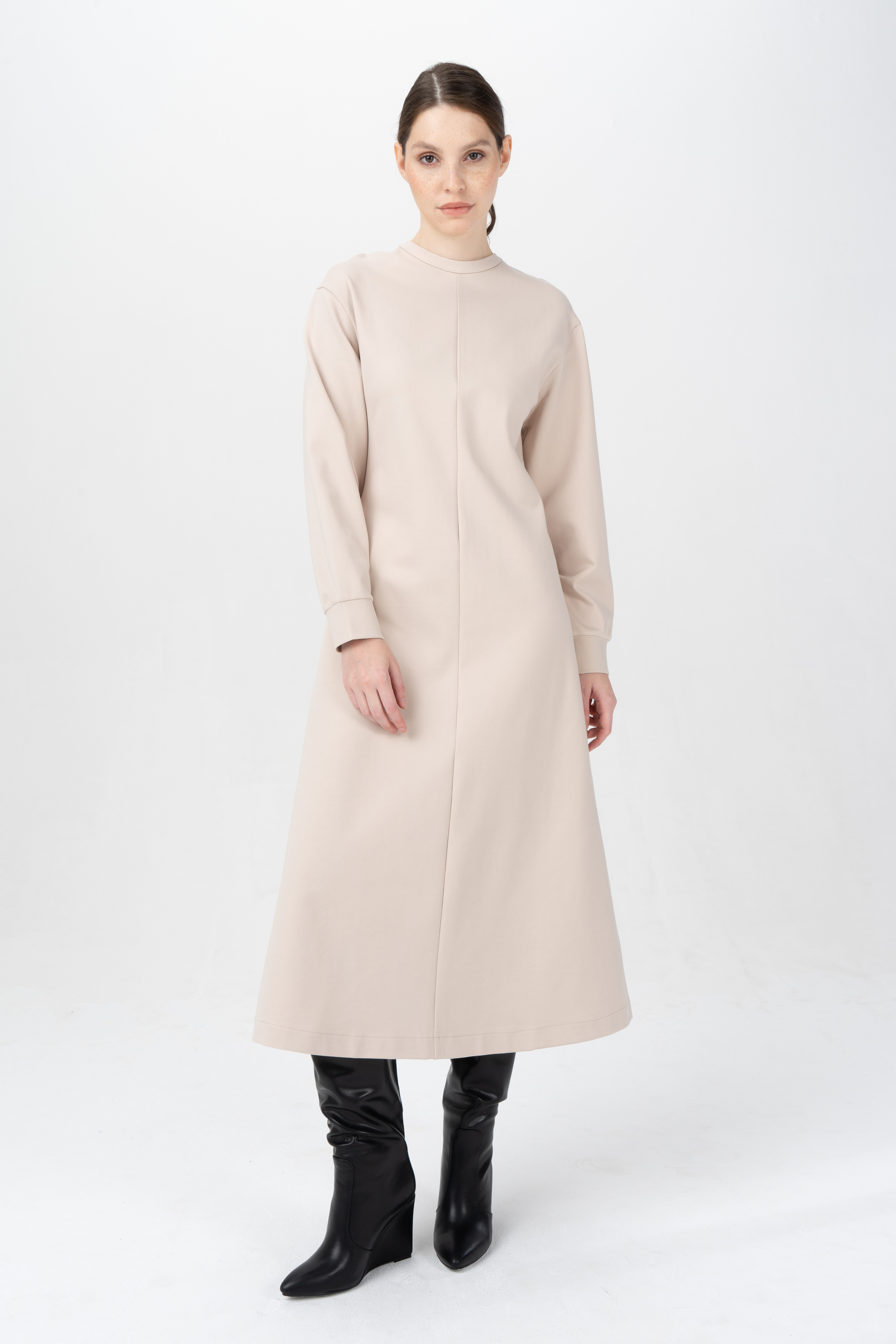 

Платье женское Ennergiia AW23-DR03 бежевое 42 RU, AW23-DR03