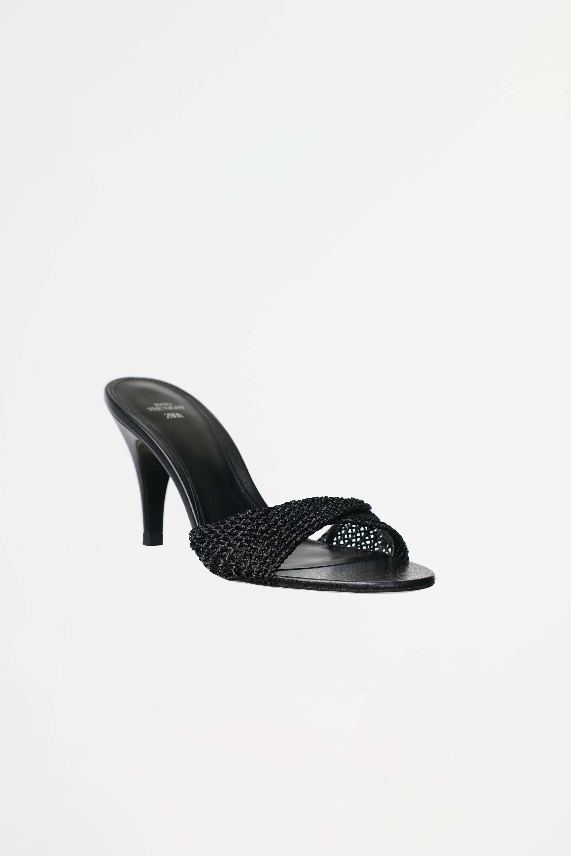 

Шлепанцы женские ZARA 177652 черные 36 RU (доставка из-за рубежа), 177652