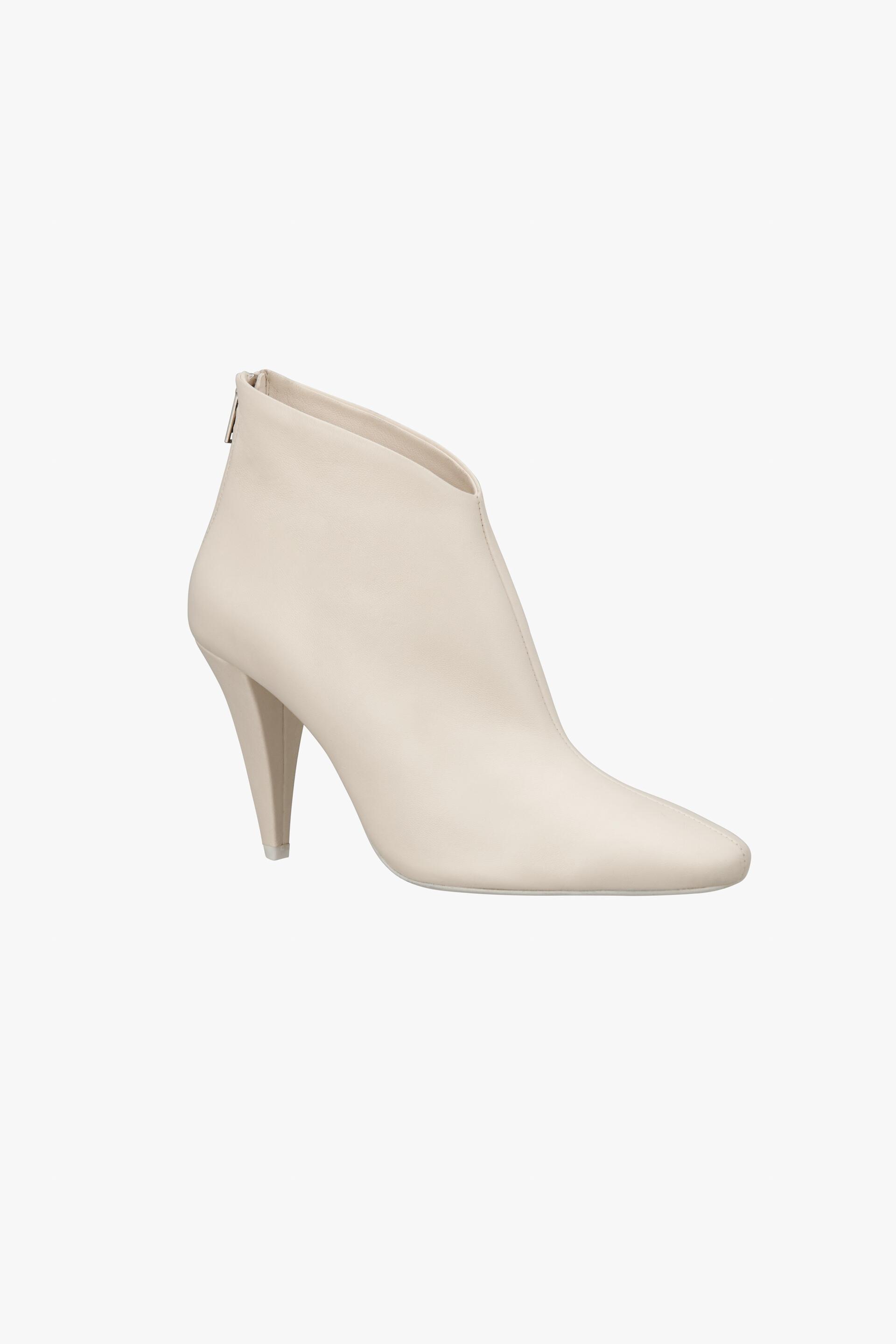 

Ботильоны женские ZARA 192080 белые 40 RU (доставка из-за рубежа), 192080