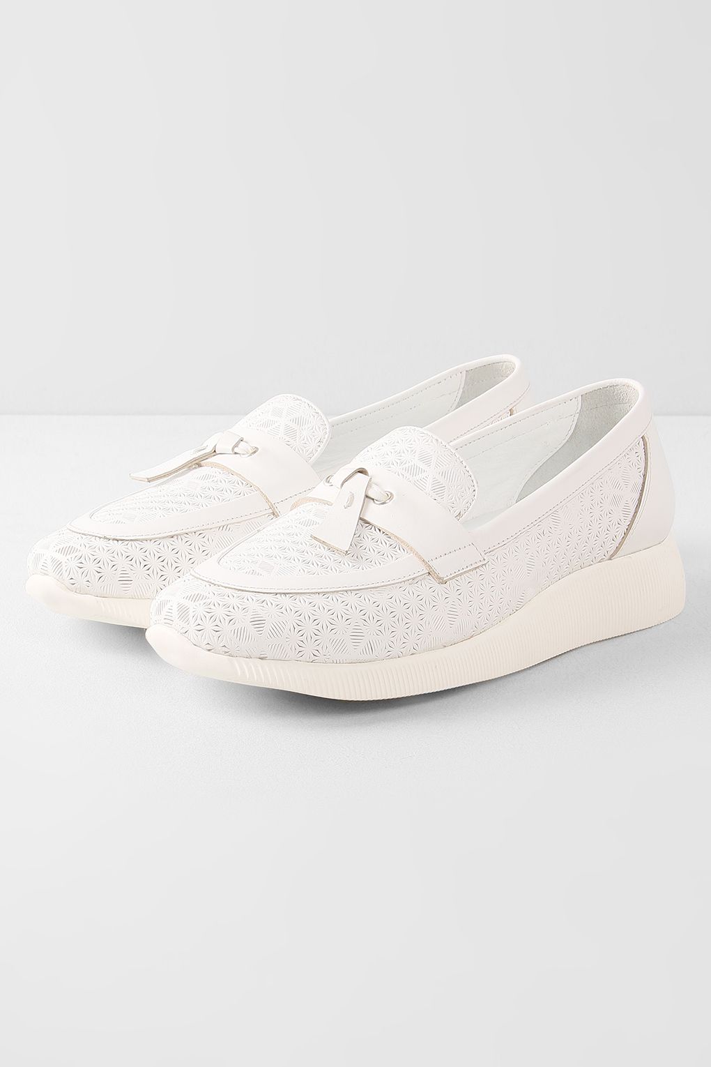 

Лоферы женские Ever be G354 белые 40 RU, G354