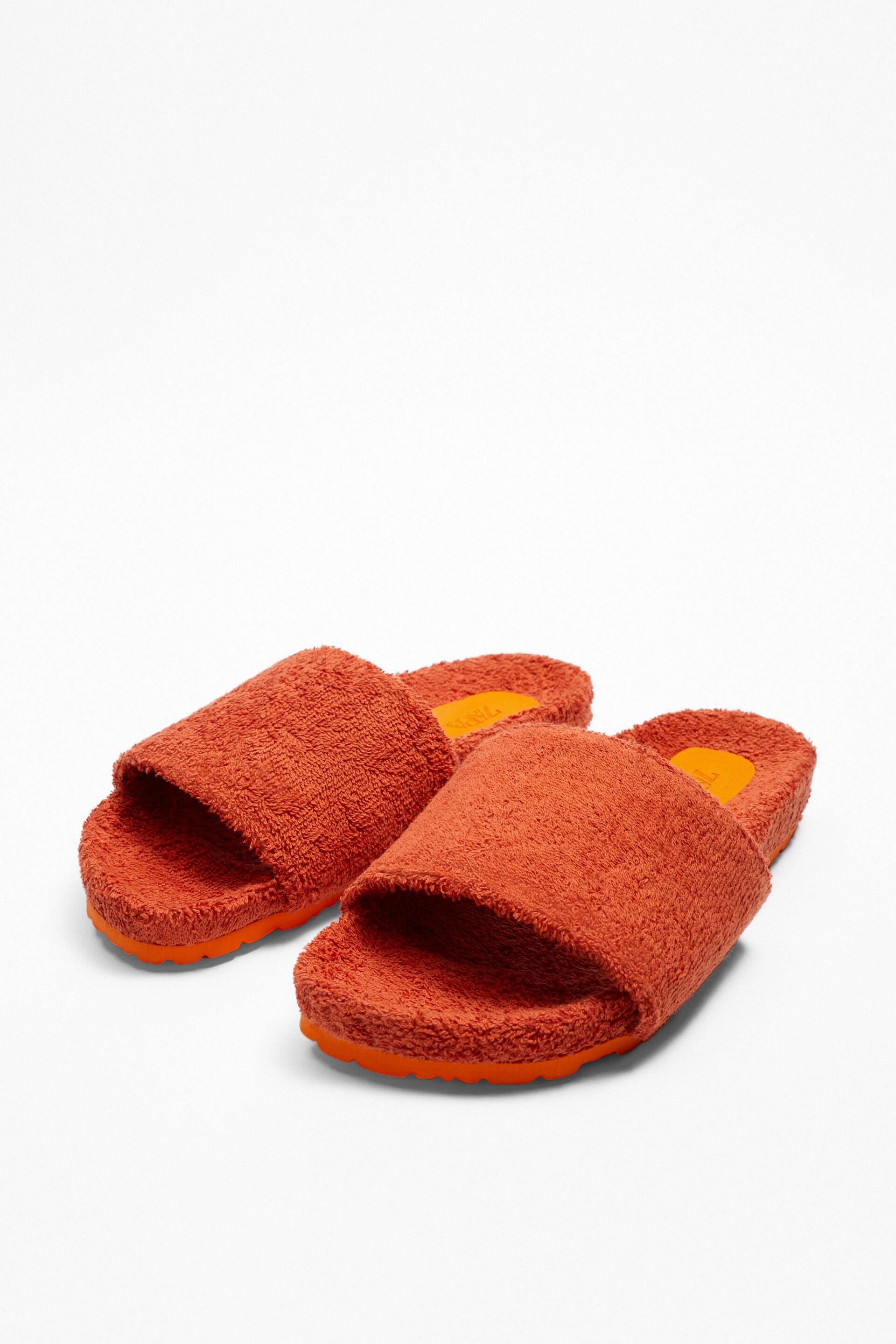 

Тапочки мужские ZARA 12728020 оранжевые 40 RU (доставка из-за рубежа), 12728020