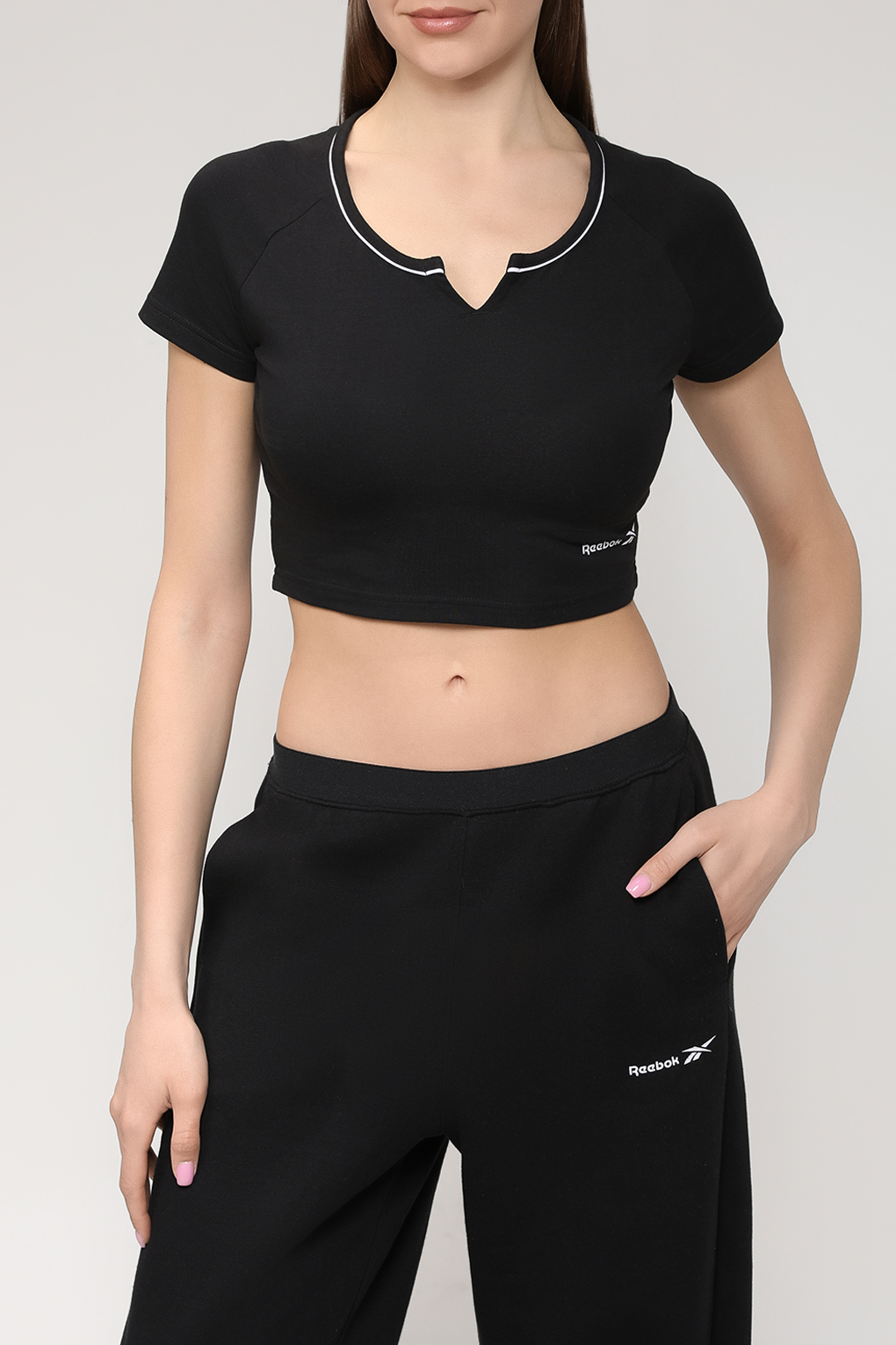 

Топ женский Reebok HT8057 черный XS, HT8057