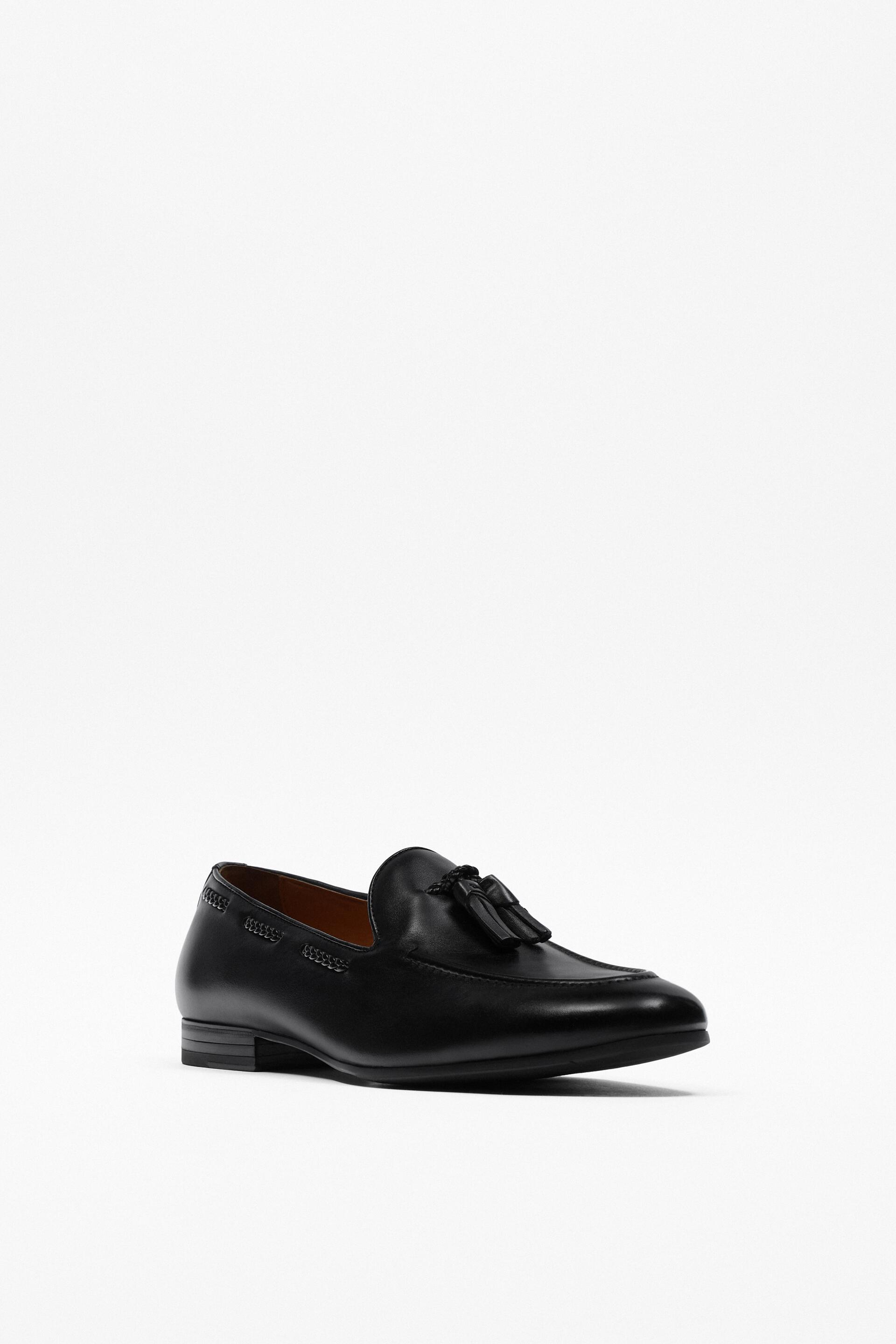 

Лоферы мужские ZARA 178636 черные 39 RU (доставка из-за рубежа), 178636