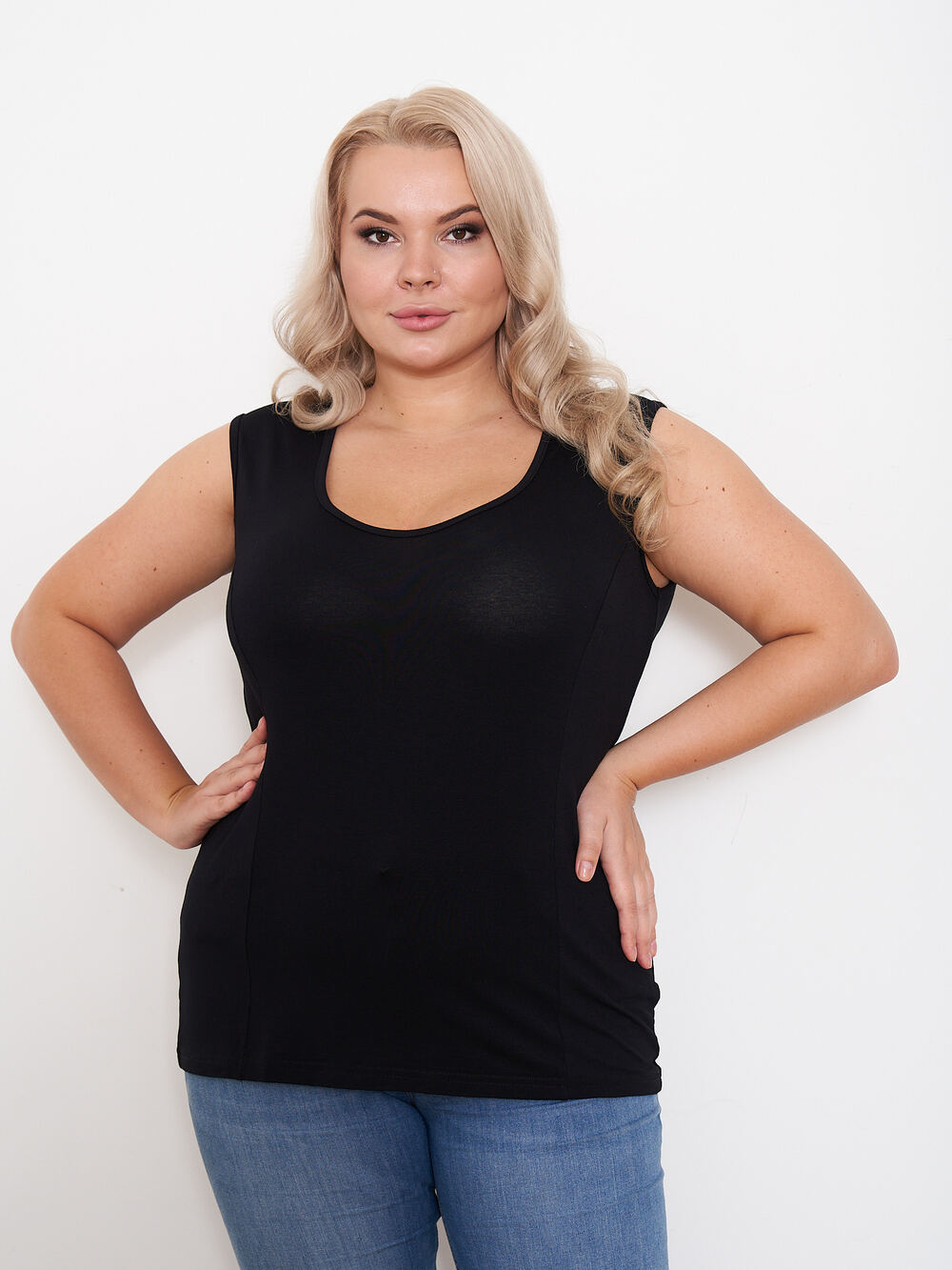 

Майка женская ARTESSA MT02103BLK00 черная 64-66 RU, Черный, MT02103BLK00