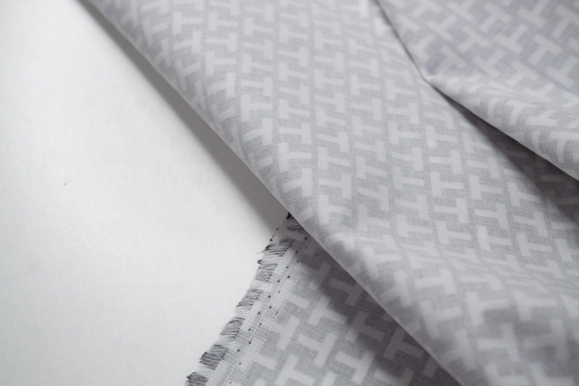 

Ткань UNOFABRIC D42395 Хлопок деним средний . Ткань для шитья 100x126 см, Белый;черный