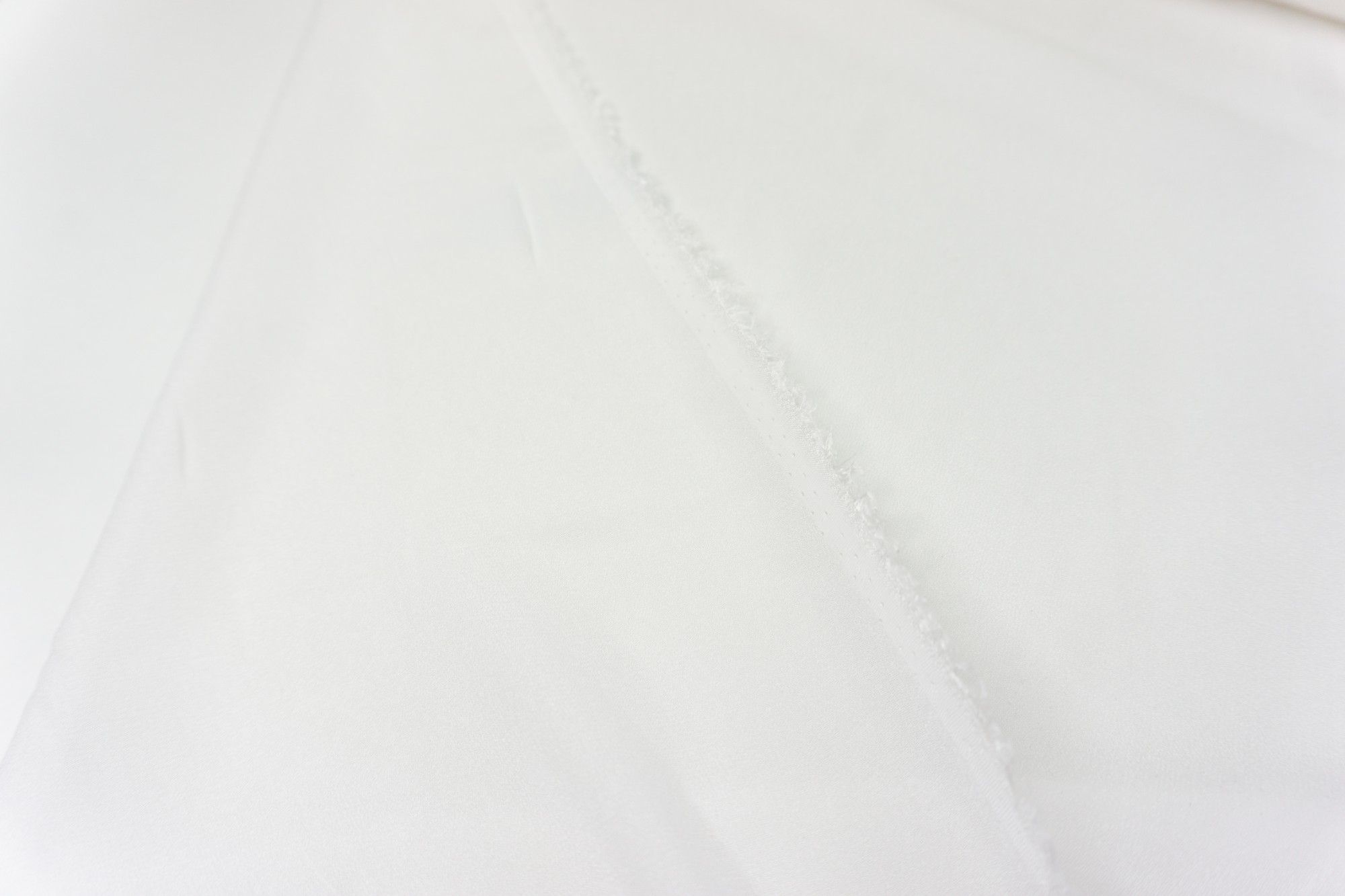 

Ткань UNOFABRIC BLU60 Креп-шифон из вискозы молочный. Ткань для шитья 100x138 см, Белый