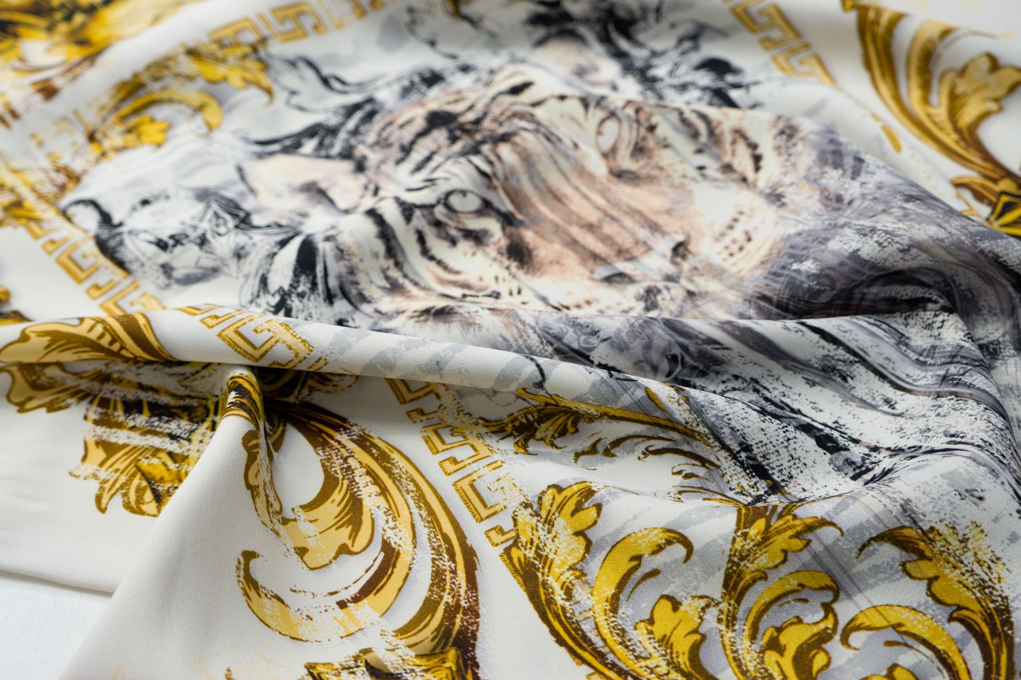 

Ткань UNOFABRIC BK2920 Кади купон с тигром. Ткань для шитья 100x135 см, Белый