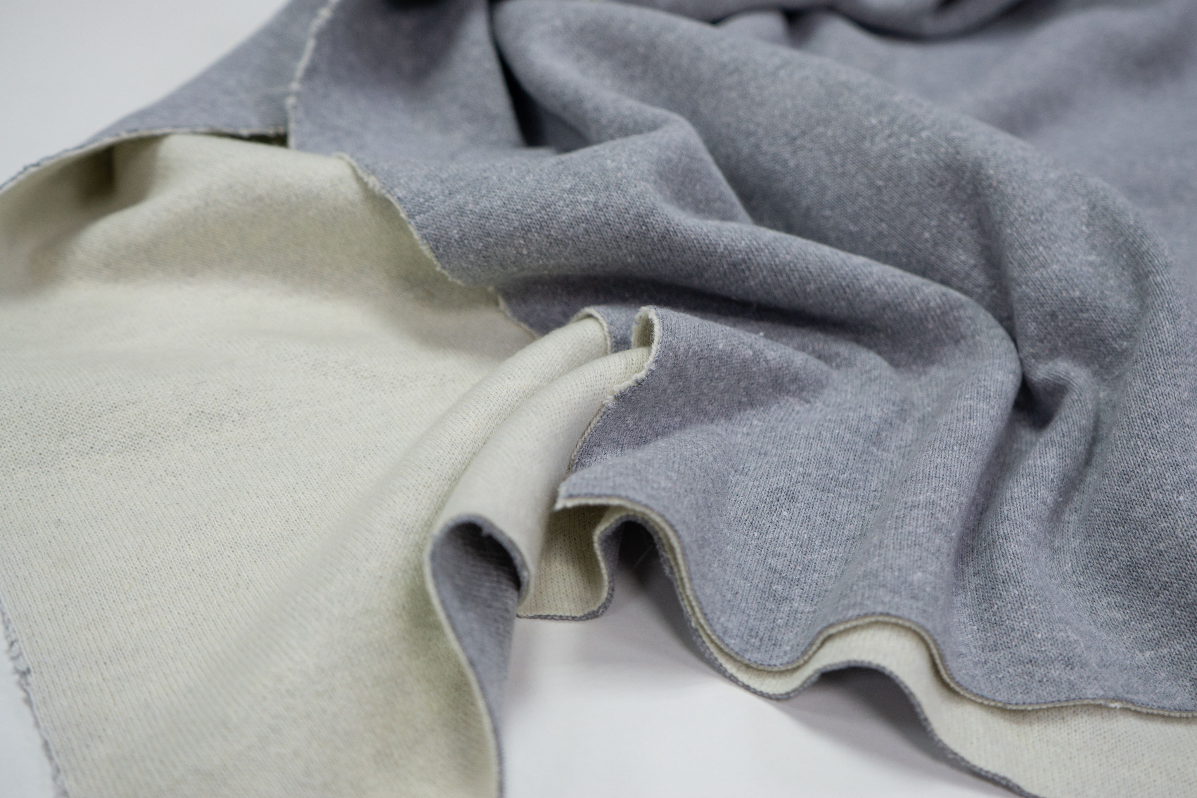 

Ткань UNOFABRIC AN47 Трикотаж двусторонний серо-молочный. Ткань для шитья 100x160 см, Серый