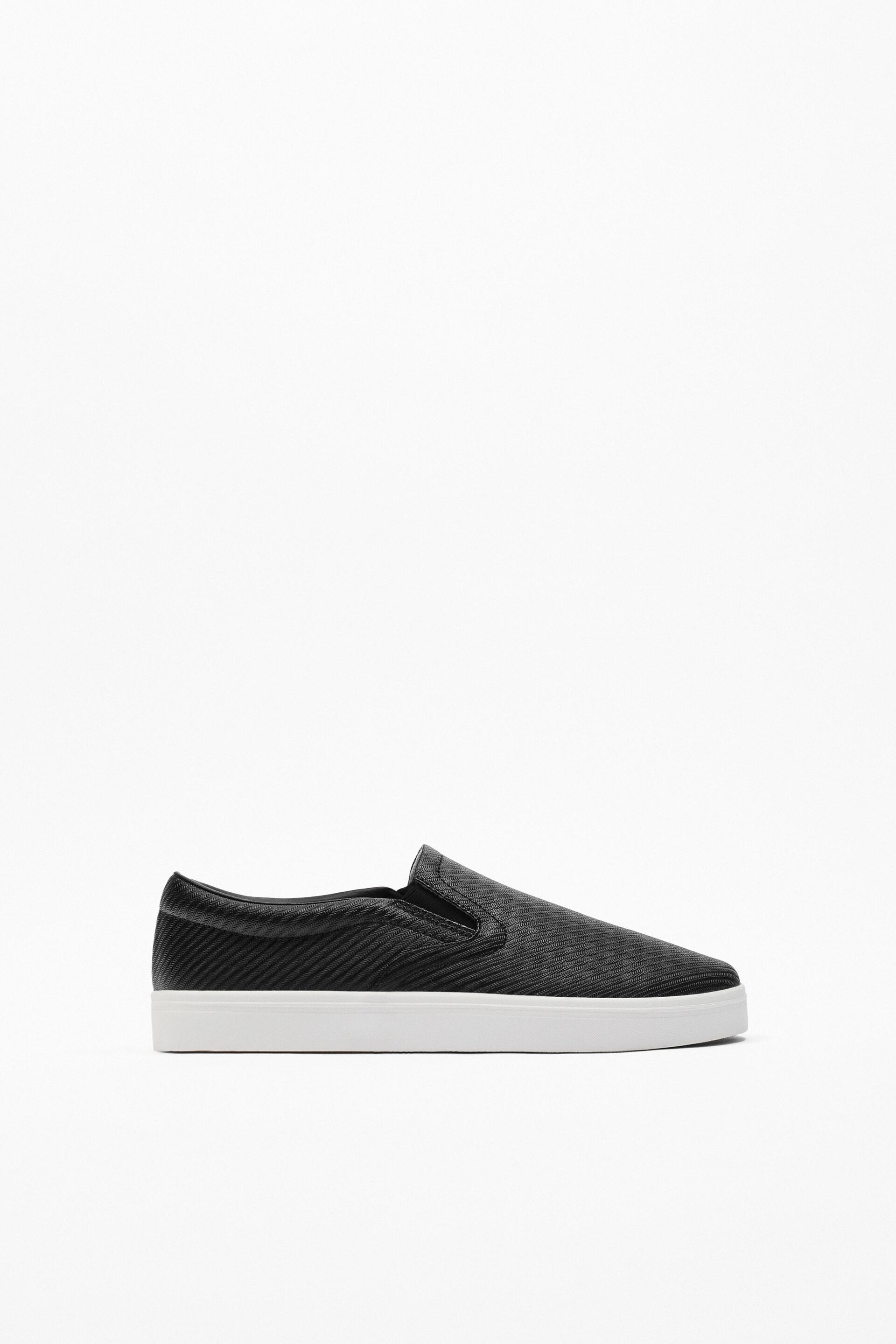 

Слипоны мужские ZARA 177657 черные 45 RU (доставка из-за рубежа), 177657