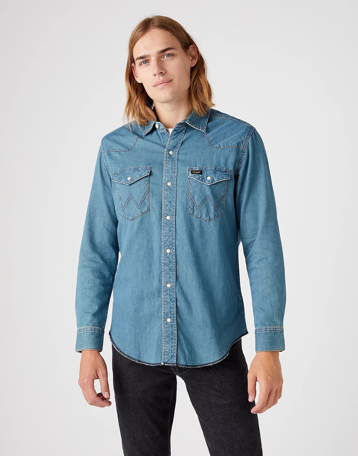 фото Джинсовая рубашка мужская wrangler w5d1bkh99 голубая m