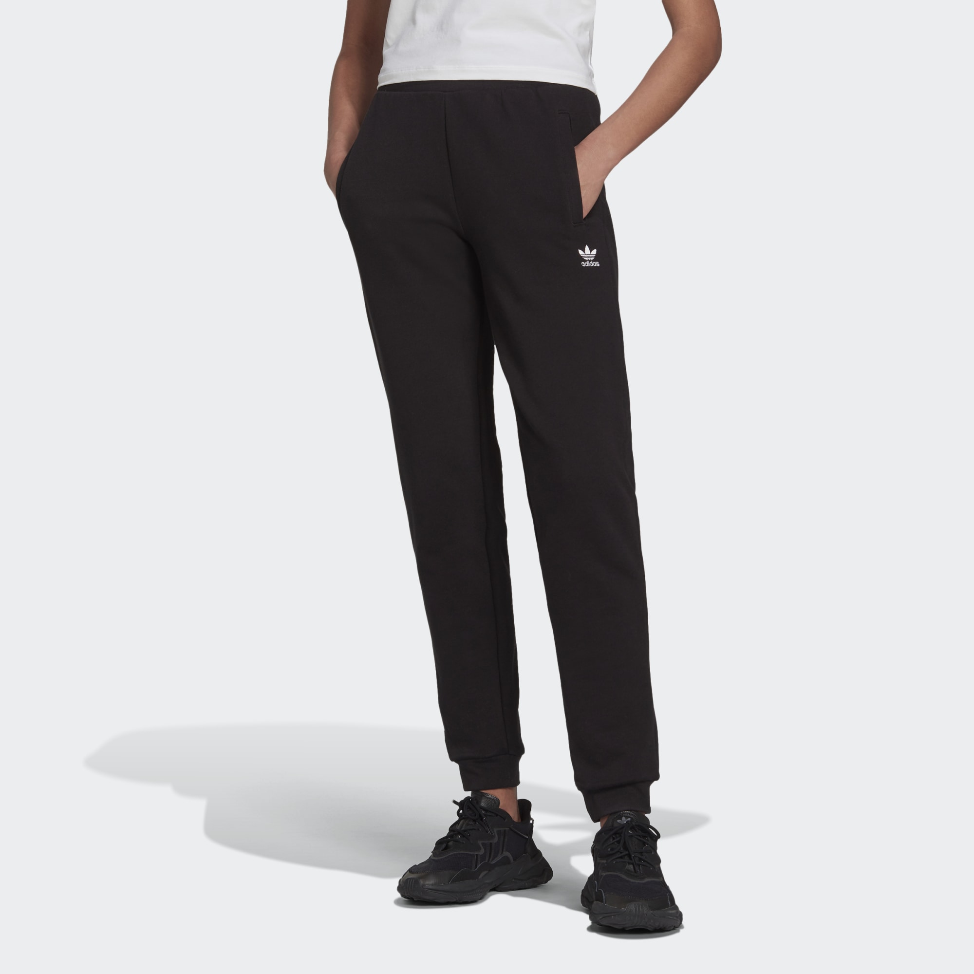 

Брюки женские Adidas H37878 черные 40, H37878
