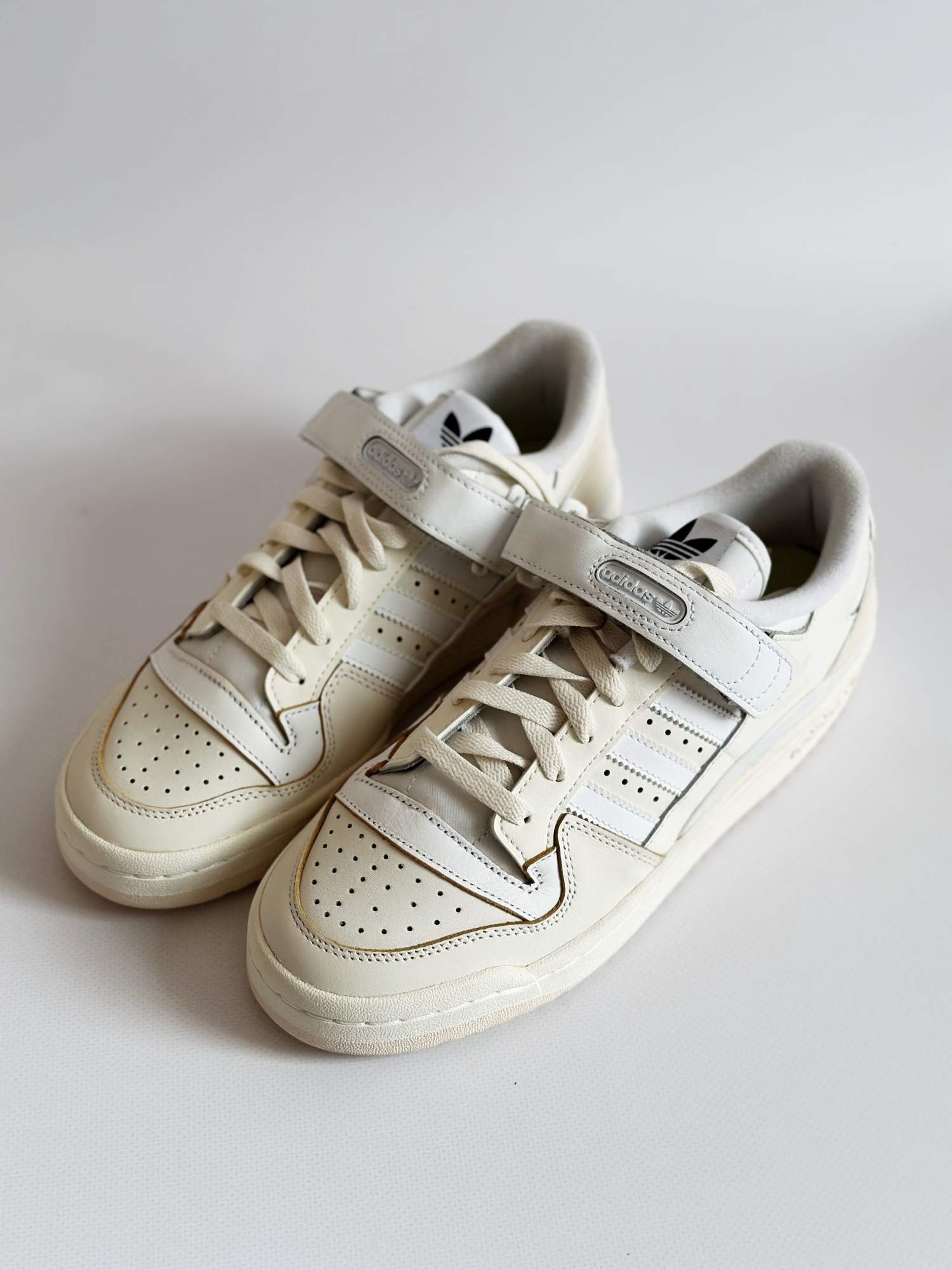 

Кеды унисекс Adidas Forum 84 бежевые 9.5 UK, Бежевый, Forum 84