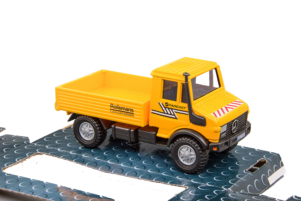 Игрушечная машинка Cararama Mercedes-benz Unimog бортовой оранжевый