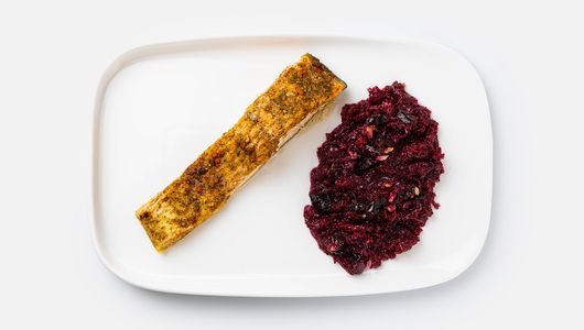 

Комбо ВкусВилл Лосось филе с кожей в маринаде и салат из свеклы с черносливом и орехами