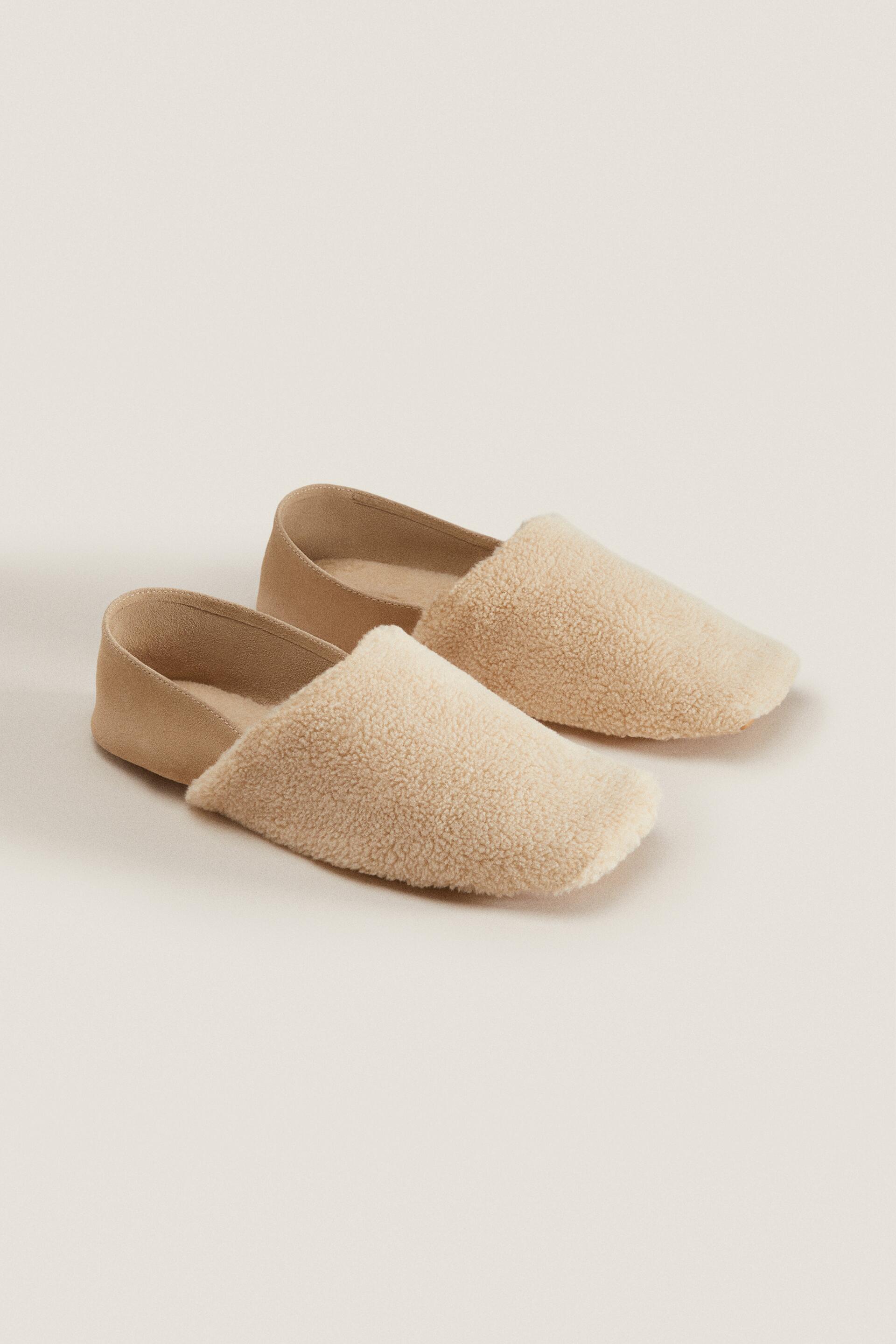 

Тапочки женские ZARA 11012100 белые 41 RU (доставка из-за рубежа), 11012100