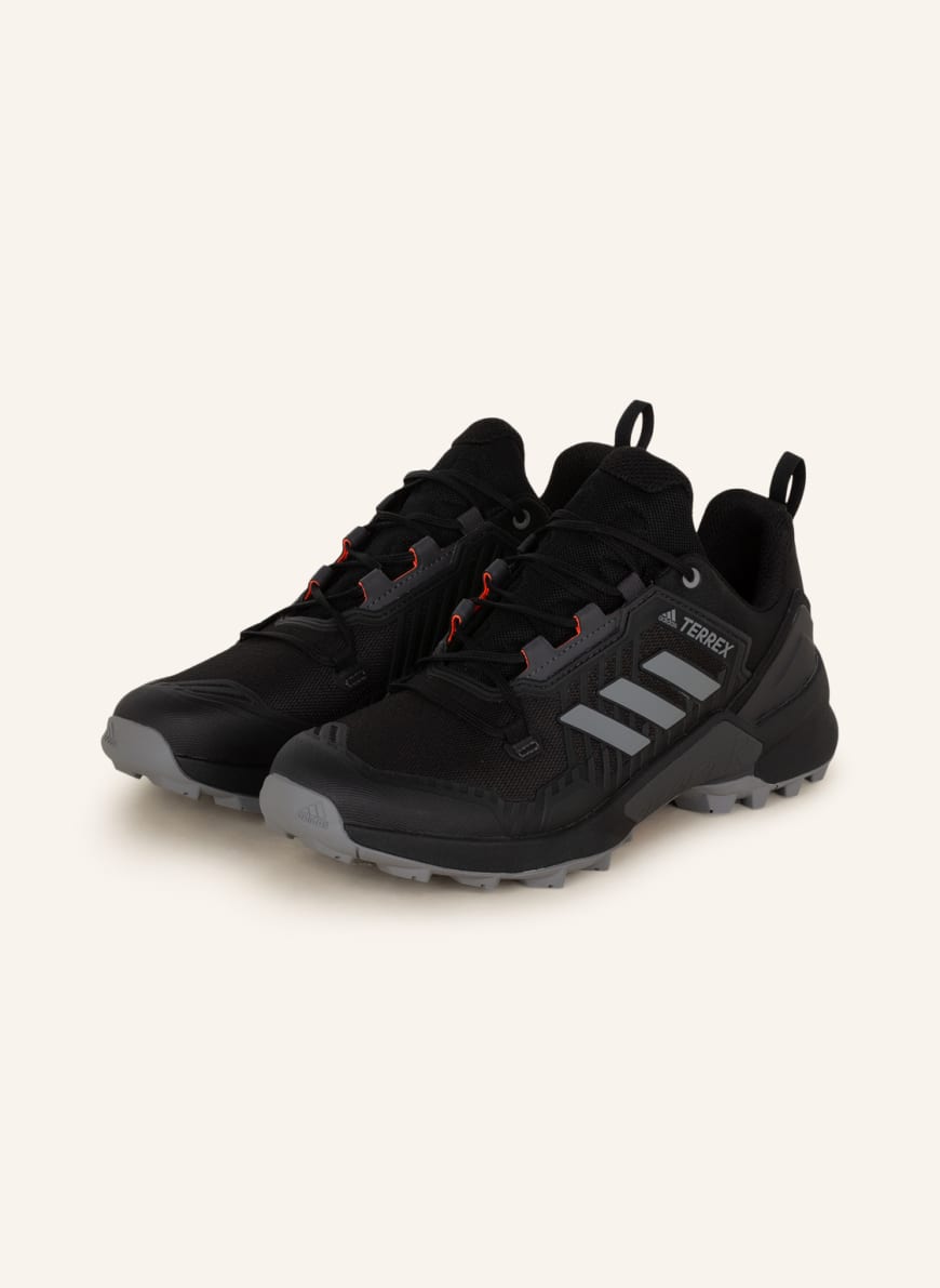 

Кроссовки мужские Adidas 1001298409 черные 45 RU (доставка из-за рубежа), 1001298409