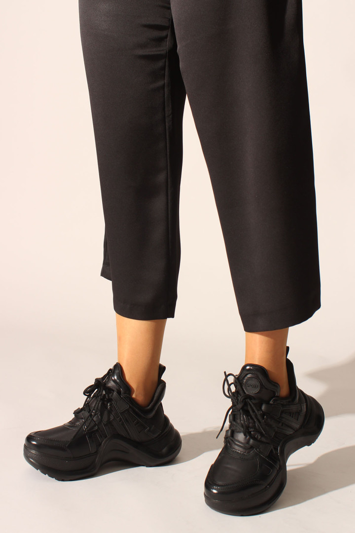 

Кроссовки женские ROVIGO 647.00000700.13.520 черные 41 EU (доставка из-за рубежа), 647.00000700.13.520