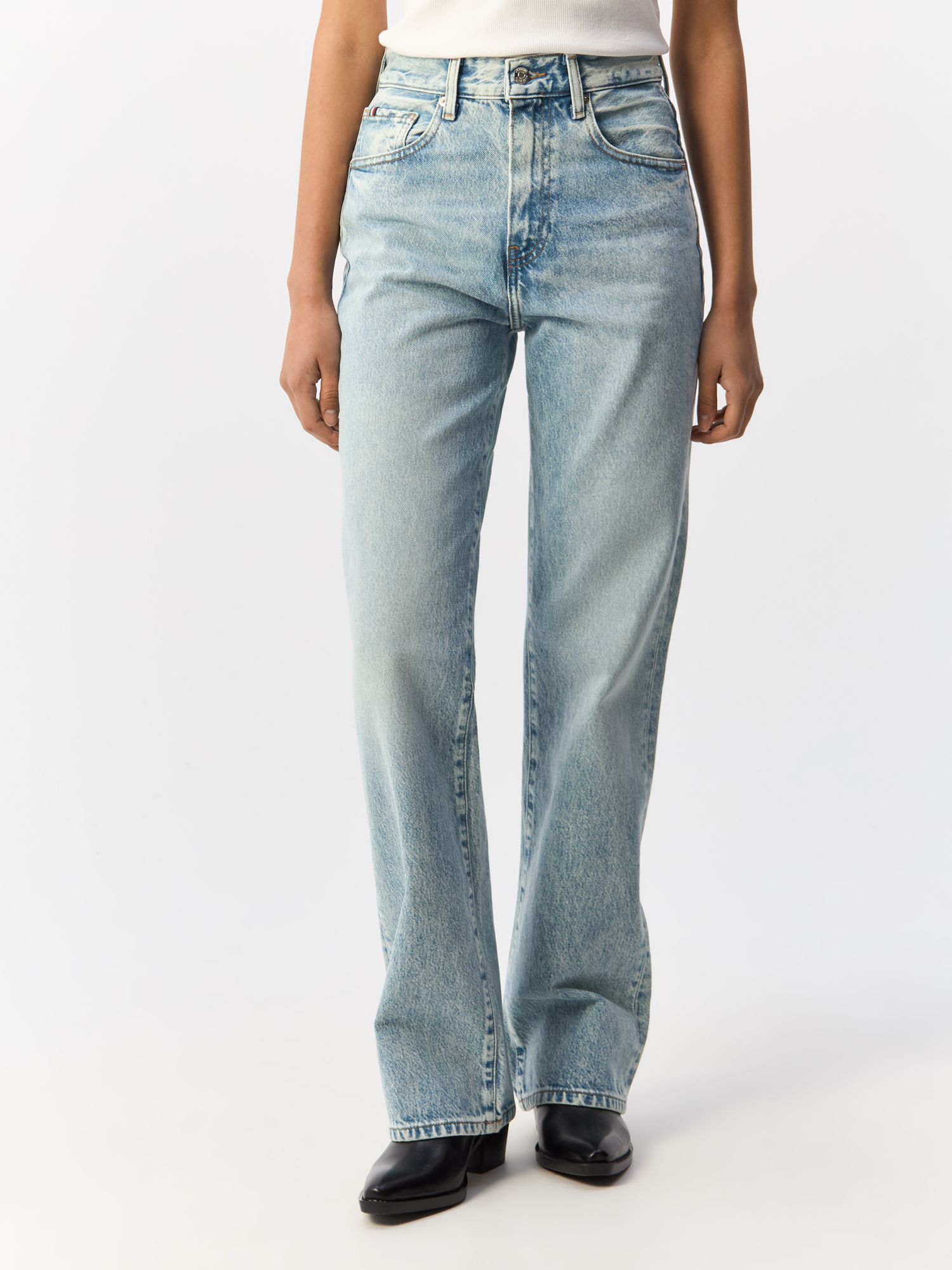

Джинсы женские Tommy Hilfiger Bootcut WW0WW42201 голубые 27/30, Голубой, Bootcut