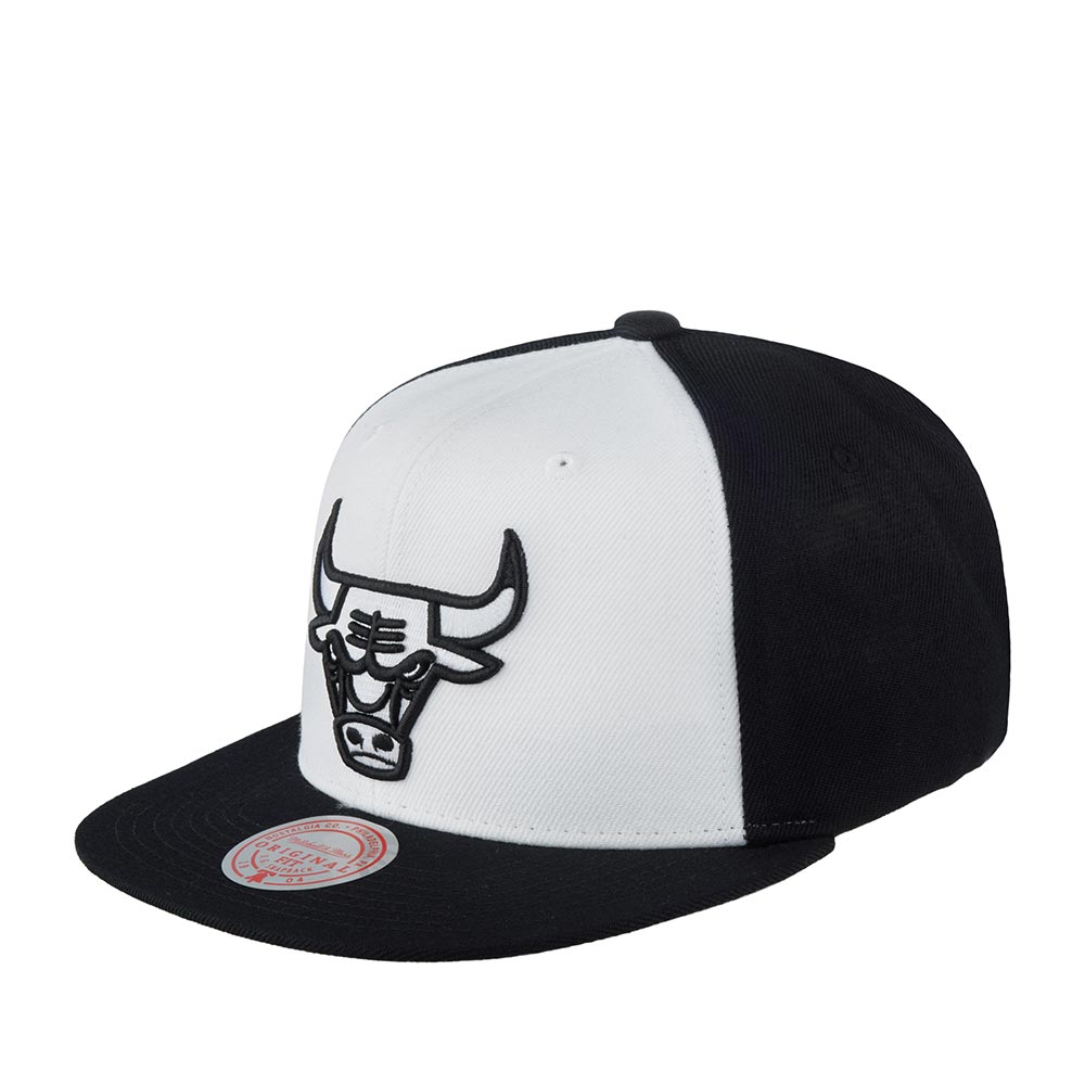 Бейсболка унисекс MITCHELL NESS HHSS1051-CBUYYPPPWHBK Chicago Bulls NBA белая / черная