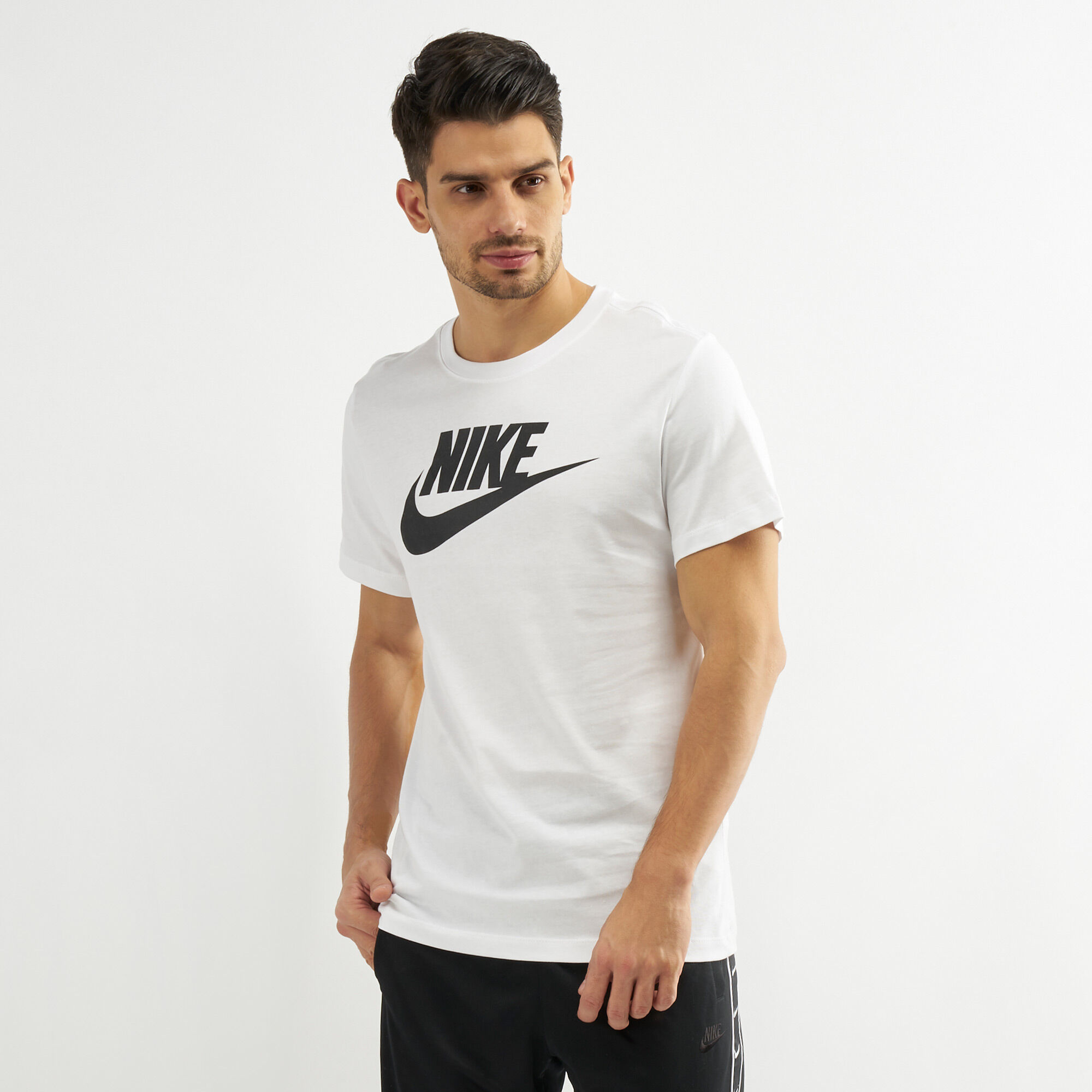 

Футболка мужская Nike Sportswear Icon Futura Tee AR5004 белая 3XL, Sportswear Icon Futura Tee