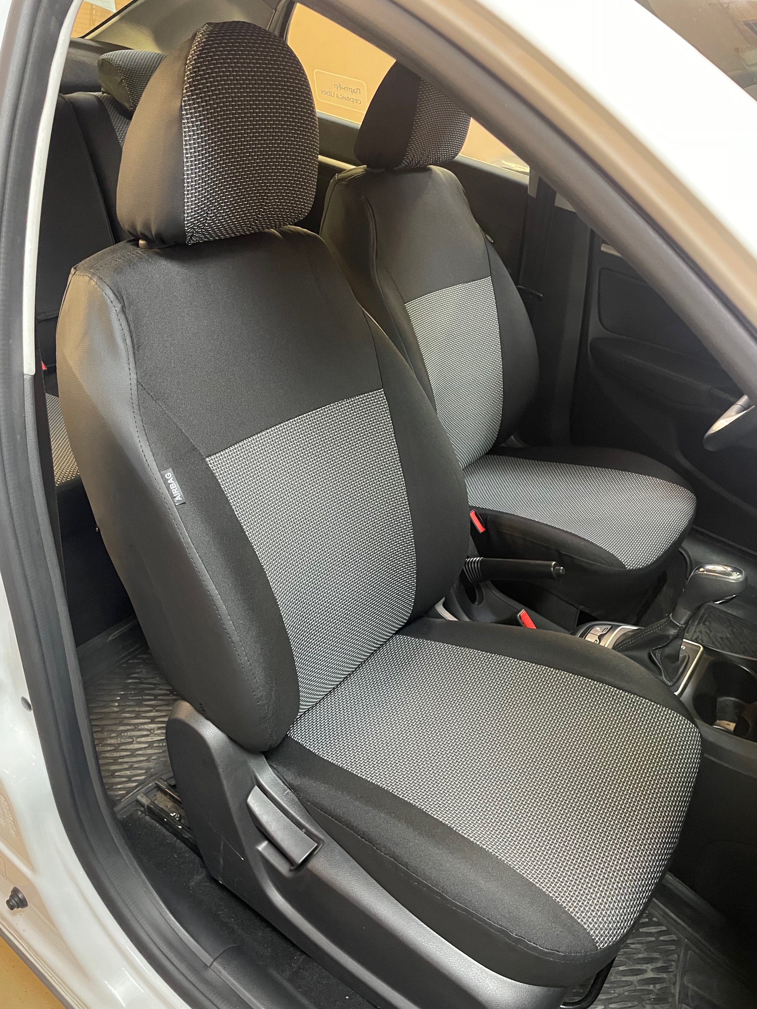 

Чехлы на сидения Chehol Service Мицубиси Аутлендер Mitsubishi Outlander XL экокожа + ткань, Серый;черный