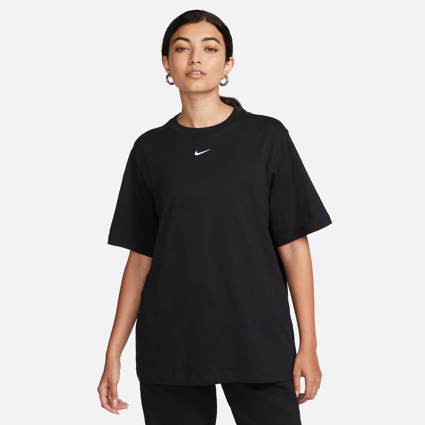 

Футболка женская Nike Sportswear Essential Tee FD4149 черная S, Черный, Sportswear Essential Tee