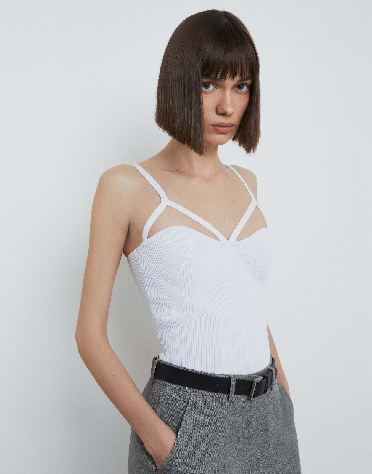 

Топ женский Gloria Jeans GTN003767 белый M/170, GTN003767