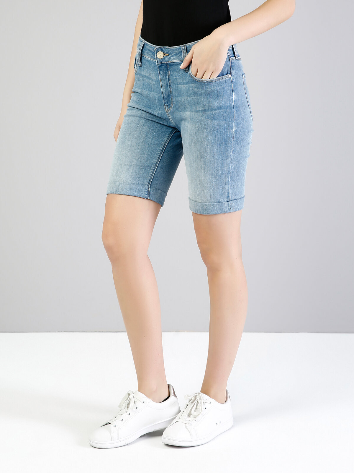 

Шорты женские Colin's CL1036045_q1.v1_DN05326 голубые 36, CL1036045_q1.v1_DN05326