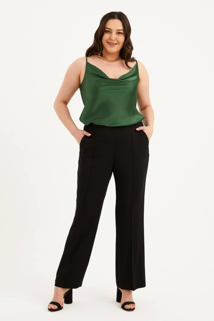 

Брюки женские My Line Moda 1570 черные 52 RU (товары доставляются из-за рубежа), Черный, 1570