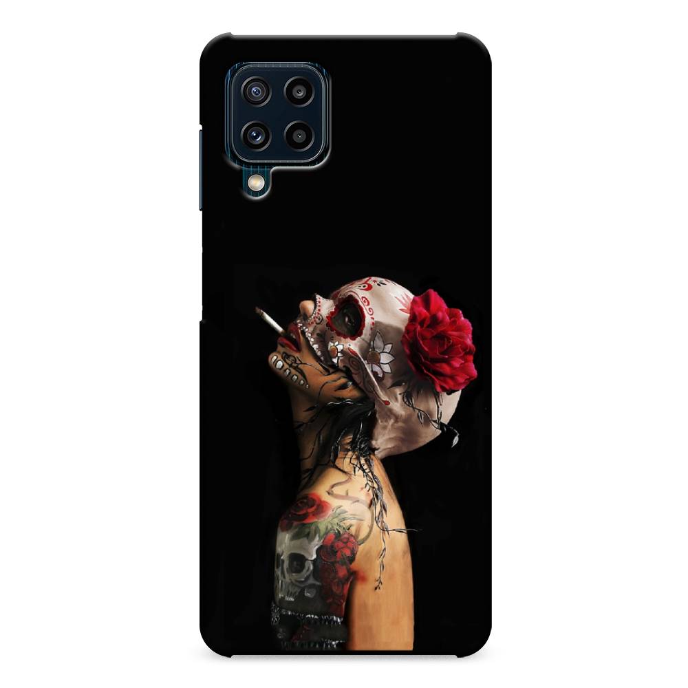 

Пластиковый чехол "Девушка с черепом" на Samsung Galaxy M32