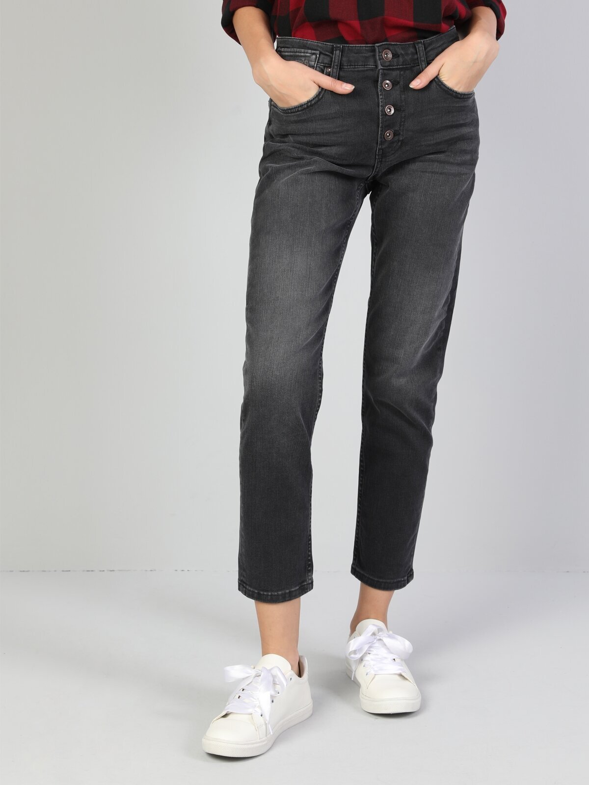 

Джинсы женские Colin's CL1047018_Q1.V1_DN40695 серые 26/30, Серый, CL1047018_Q1.V1_DN40695